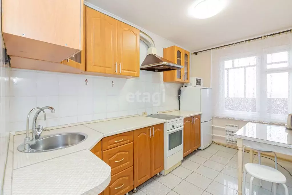 2-к кв. Тюменская область, Тюмень Молодежная ул., 70 (47.4 м) - Фото 1