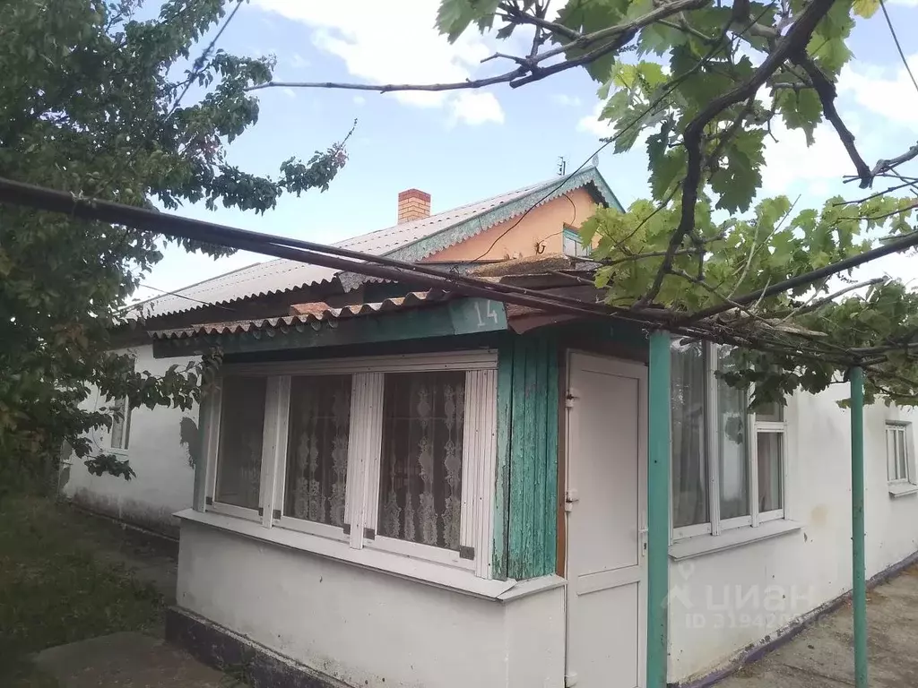 Дом в Крым, Советский район, с. Красногвардейское ул. Юбилейная, 14 ... - Фото 0