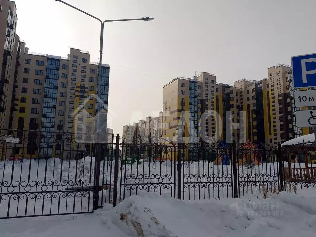 3-к кв. Омская область, Омск проезд 6-й Амурский, 16 (76.7 м) - Фото 1