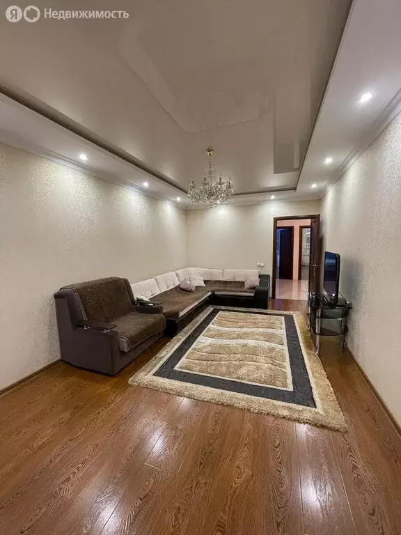 3-комнатная квартира: Владикавказ, проспект Доватора, 83 (100 м) - Фото 0