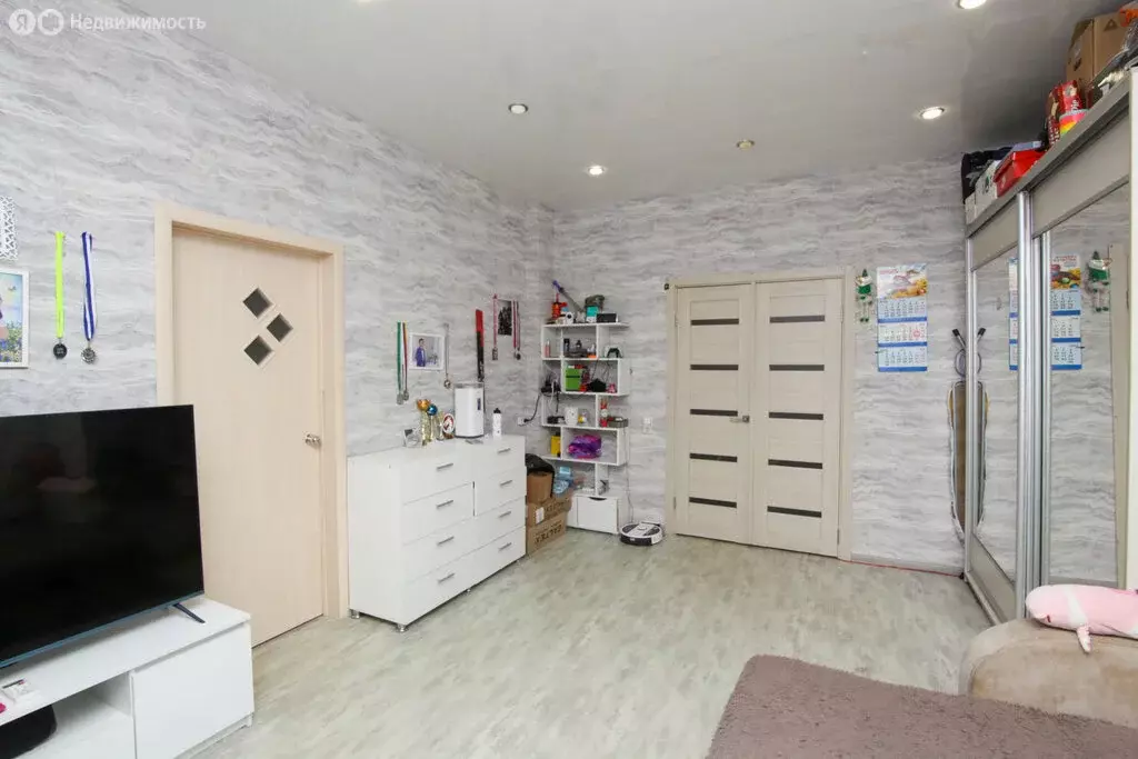 3-комнатная квартира: Челябинск, улица Сталеваров, 37 (74.3 м) - Фото 1
