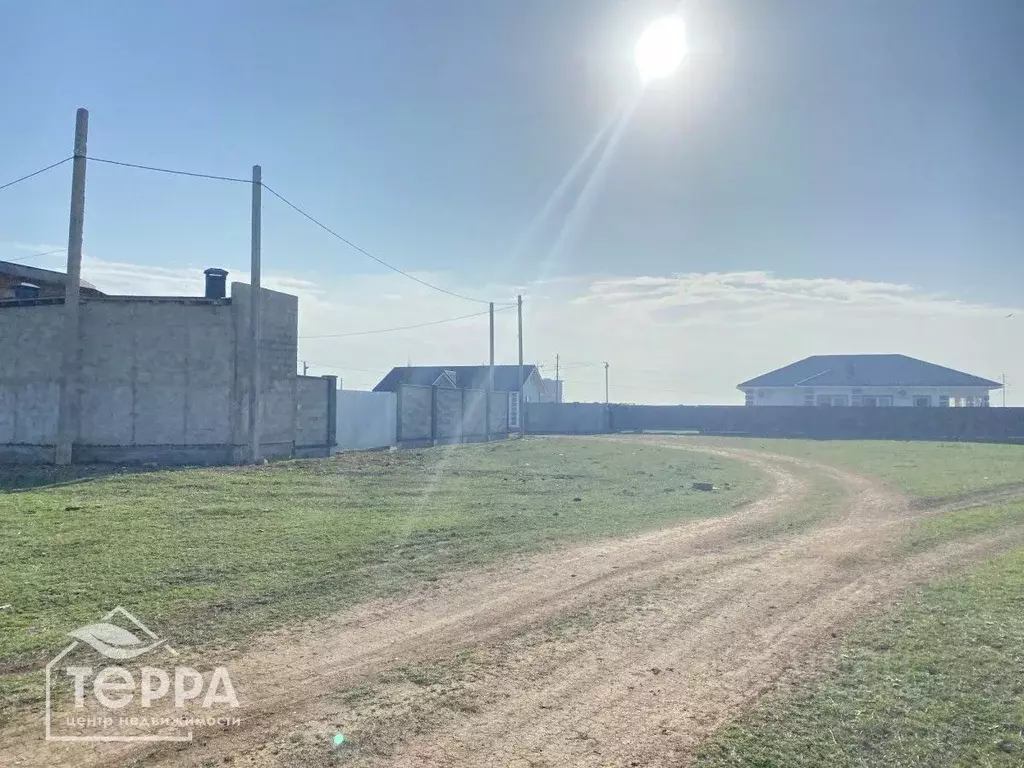 Участок в Крым, Сакский район, с. Уютное ул. Ленинградская, 4 (6.0 ... - Фото 2