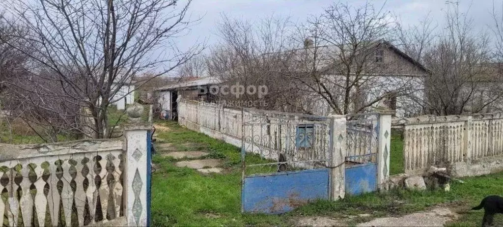 Дом в Крым, Кировский район, Токаревское с/пос, с. Шубино  (65 м) - Фото 1