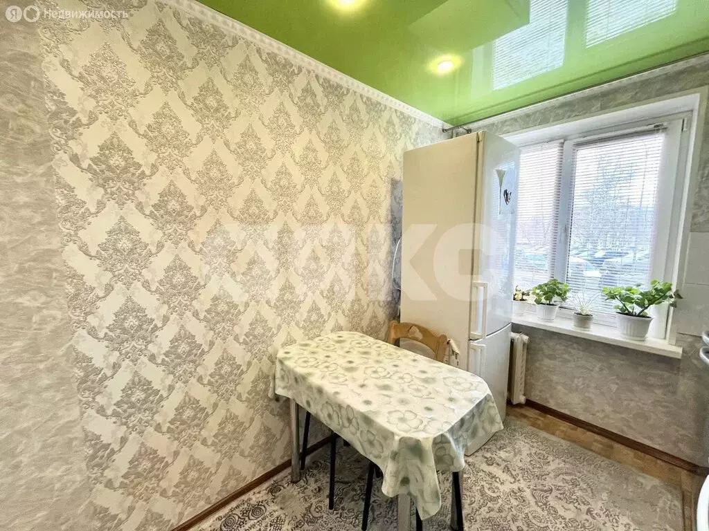 3-комнатная квартира: Нижнекамск, улица Бызова, 1 (55 м) - Фото 1