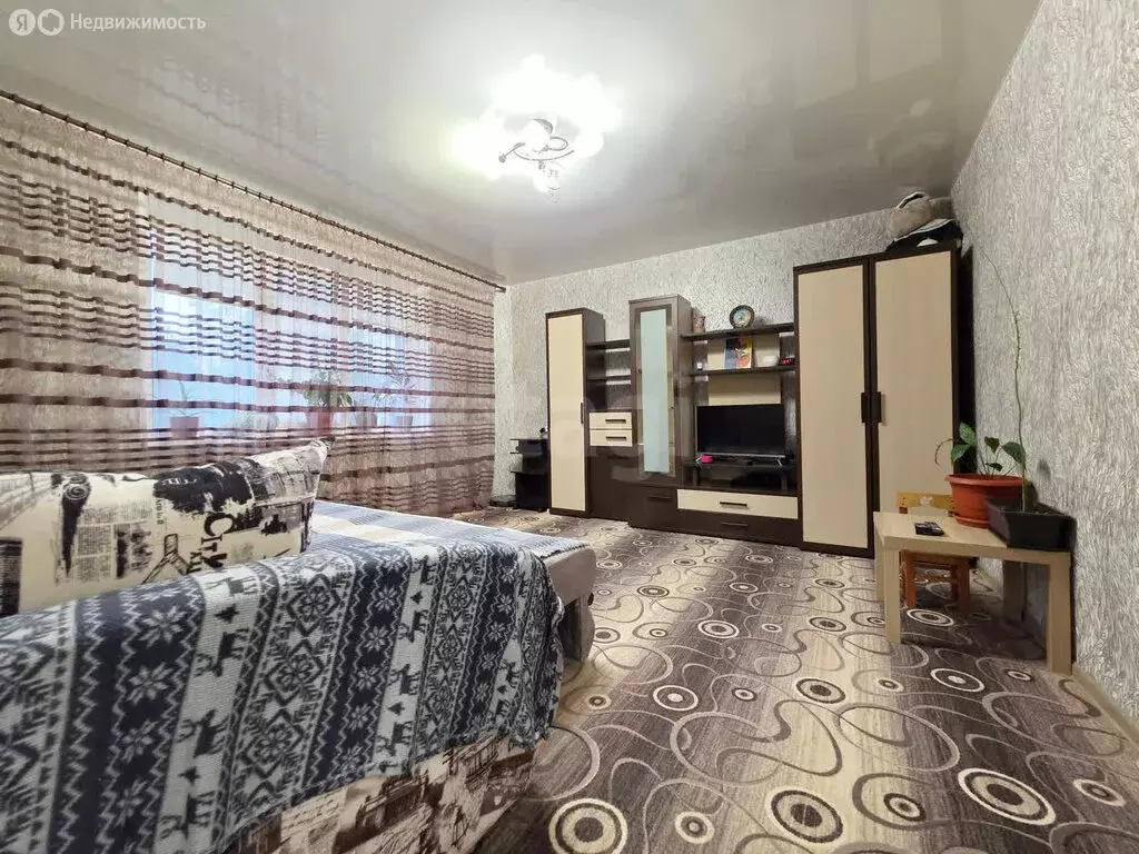4-комнатная квартира: Нижний Тагил, улица Захарова, 1 (73.5 м) - Фото 0