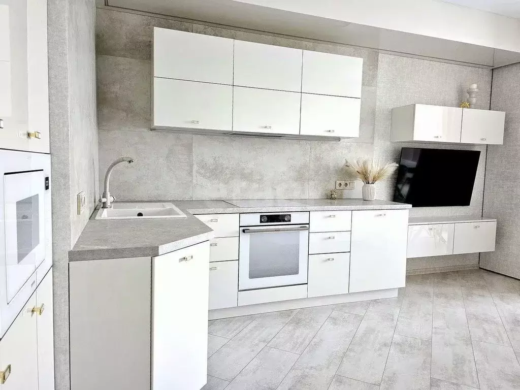 2-к кв. Крым, Евпатория просп. Ленина, 68к43 (57.1 м) - Фото 1