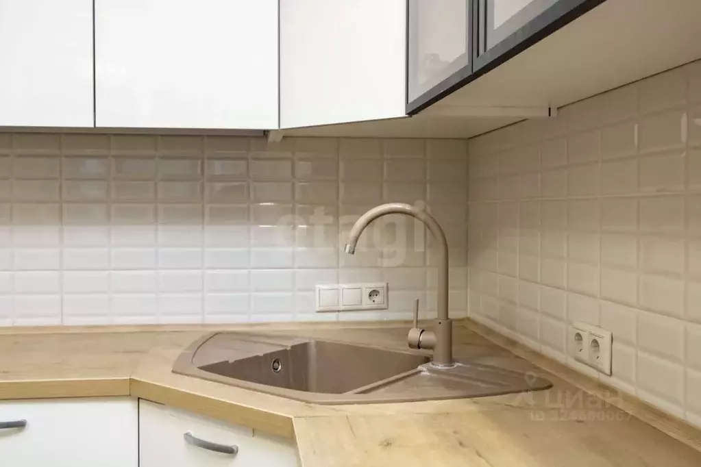 3-к кв. Тюменская область, Тюмень ул. 50 лет Октября, 57А (123.8 м) - Фото 2