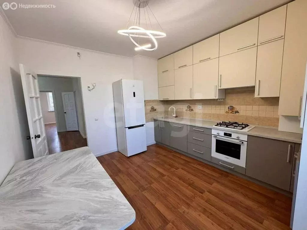 3-комнатная квартира: Калининград, улица Виктора Денисова, 24 (88.1 м) - Фото 1