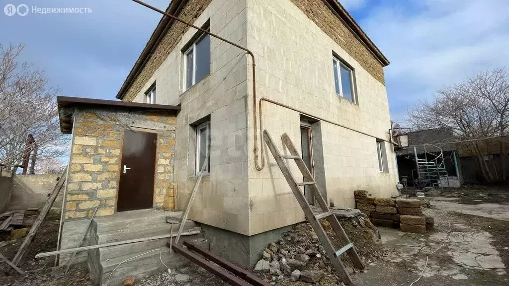 Дом в Черноморское, улица Ломоносова (195.2 м) - Фото 1