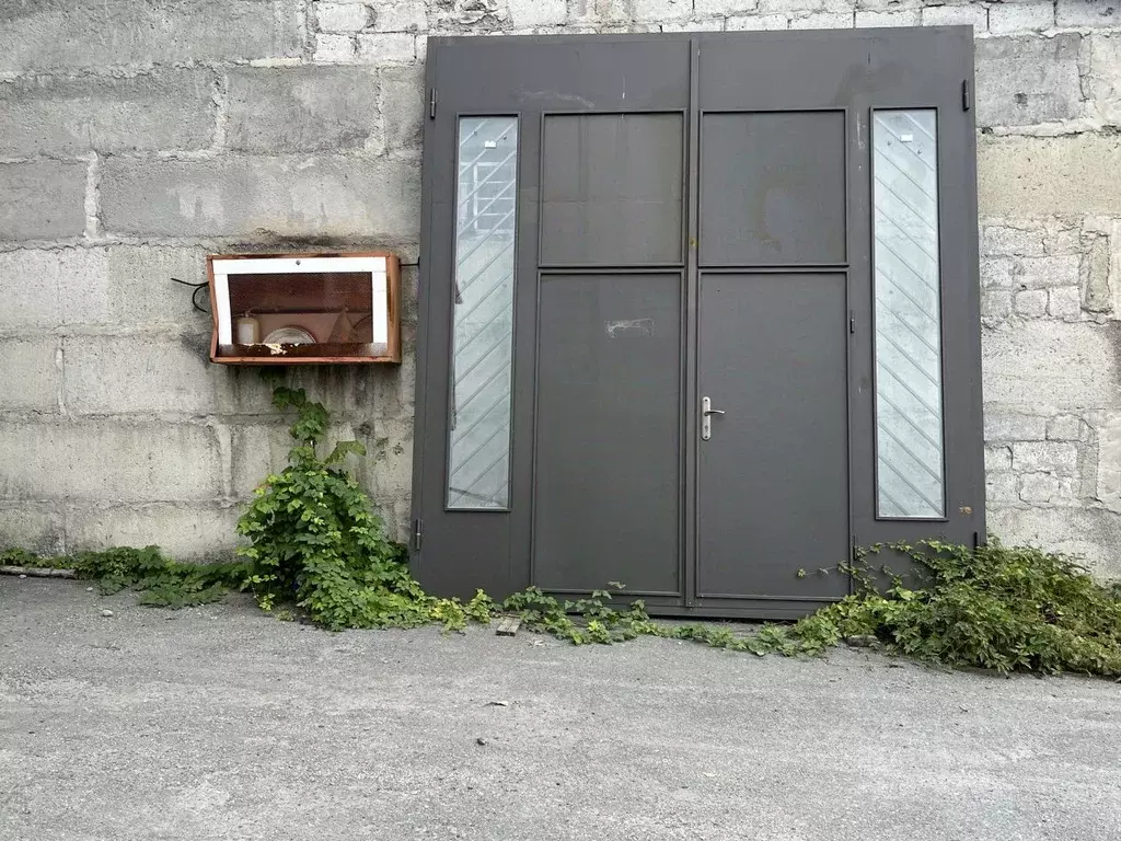 Помещение свободного назначения в Северная Осетия, Владикавказ ш. ... - Фото 0