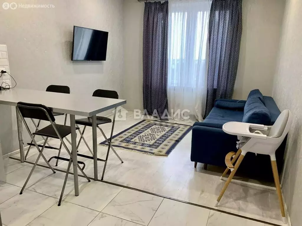 2-комнатная квартира: Красногорск, улица Игоря Мерлушкина, 12 (61.8 м) - Фото 1