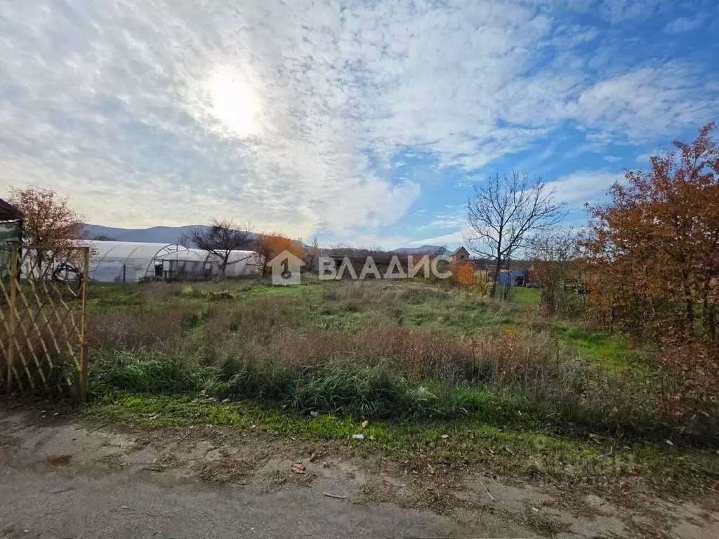Участок в Крым, Симферопольский район, Добровское с/пос, с. ... - Фото 1