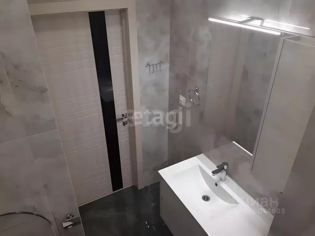 3-к кв. Тюменская область, Тюмень ул. Муравленко, 11 (92.0 м) - Фото 2