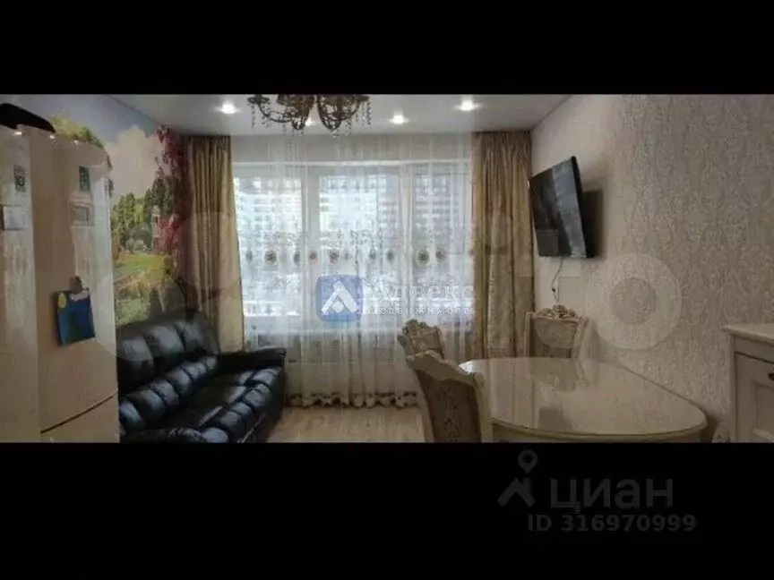 3-к кв. Тюменская область, Тюмень ул. 50 лет Октября, 57В (90.0 м) - Фото 0