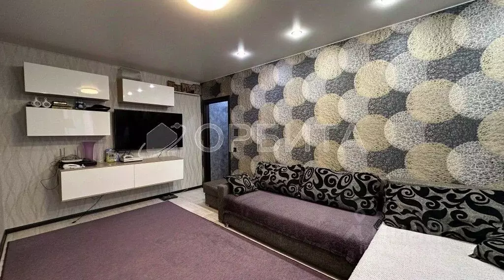 3-к кв. Тюменская область, Тюмень ул. Парфенова, 28 (56.8 м) - Фото 0