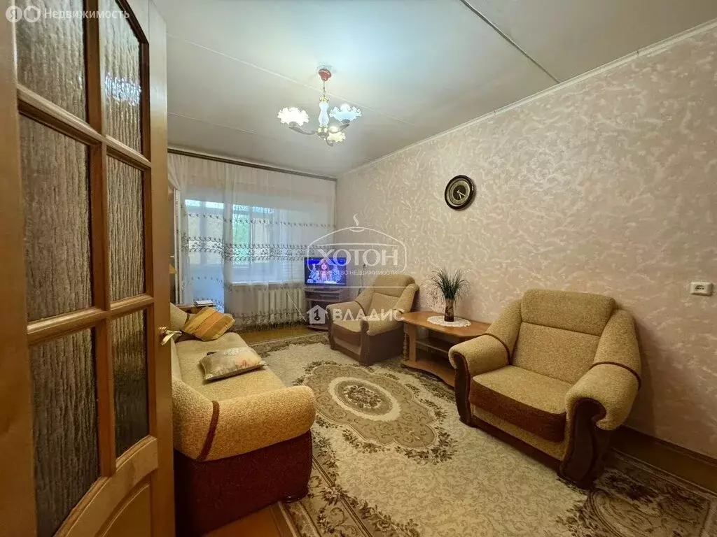 3-комнатная квартира: Элиста, улица Хонинова, 4 (56 м) - Фото 0