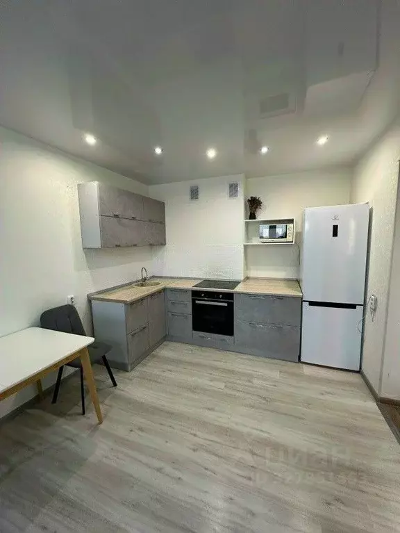 2-к кв. Кировская область, Киров ул. Азина, 17 (46.8 м) - Фото 2