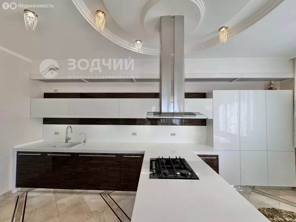 4-комнатная квартира: Чебоксары, улица Алексея Талвира, 32 (173.8 м) - Фото 1