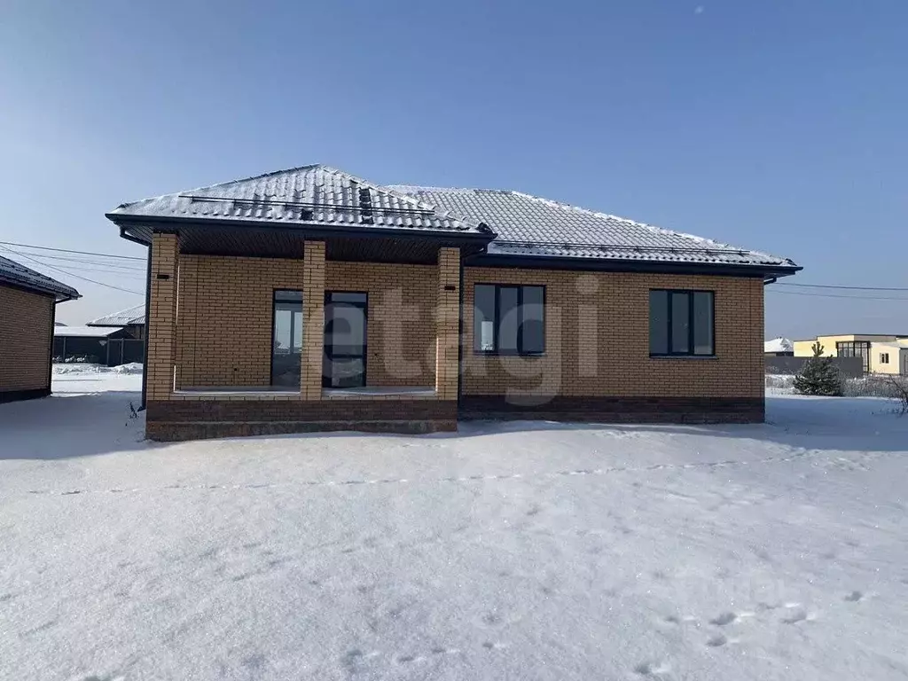 Дом в Курская область, Курский район, Моковский сельсовет, д. 1-я ... - Фото 1