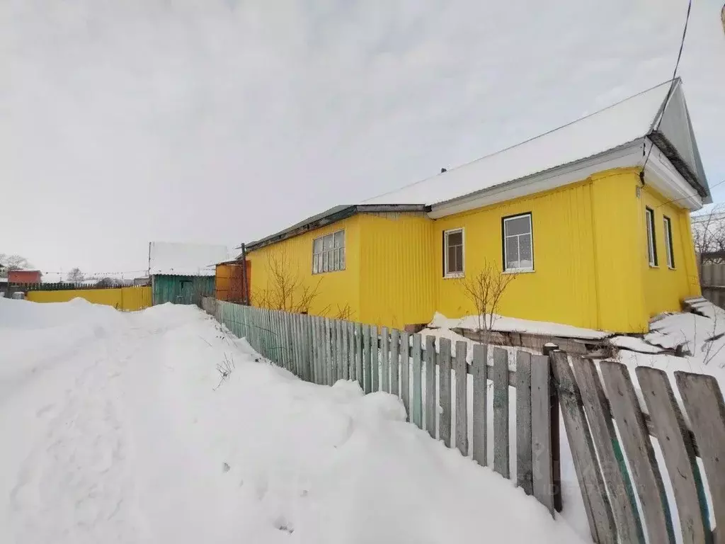 Дом в Башкортостан, Туймазинский район, Николаевский сельсовет, с. ... - Фото 1