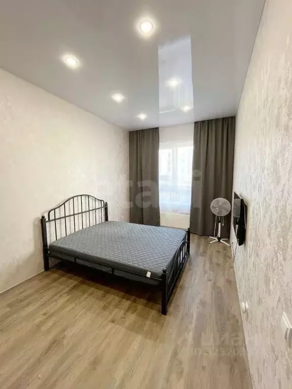 1-к кв. Тюменская область, Тюмень ул. Сергея Свиридова, 7 (37.5 м) - Фото 0