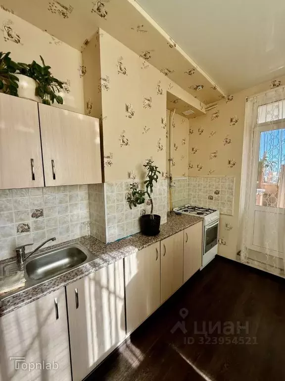 1-к кв. Волгоградская область, Волгоград ул. Космонавтов, 19к2 (46.9 ... - Фото 1