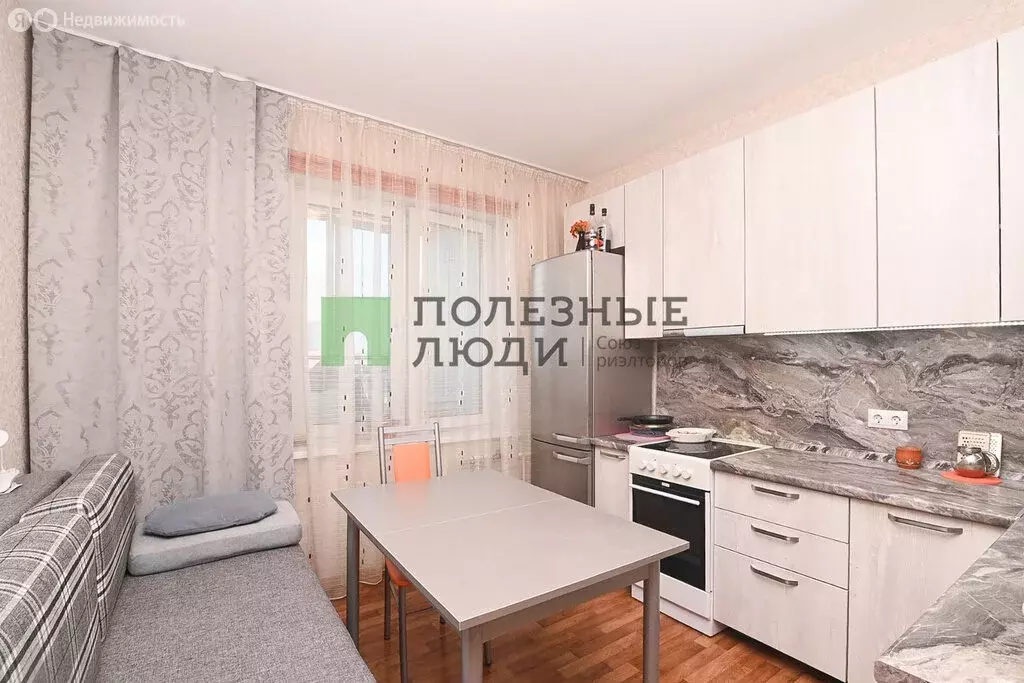 1-комнатная квартира: Красноярск, улица Александра Матросова, 32 (38 ... - Фото 1