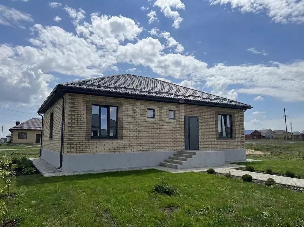 Дом в Калмыкия, Элиста ул. Шебенеры, 4 (110 м) - Фото 1