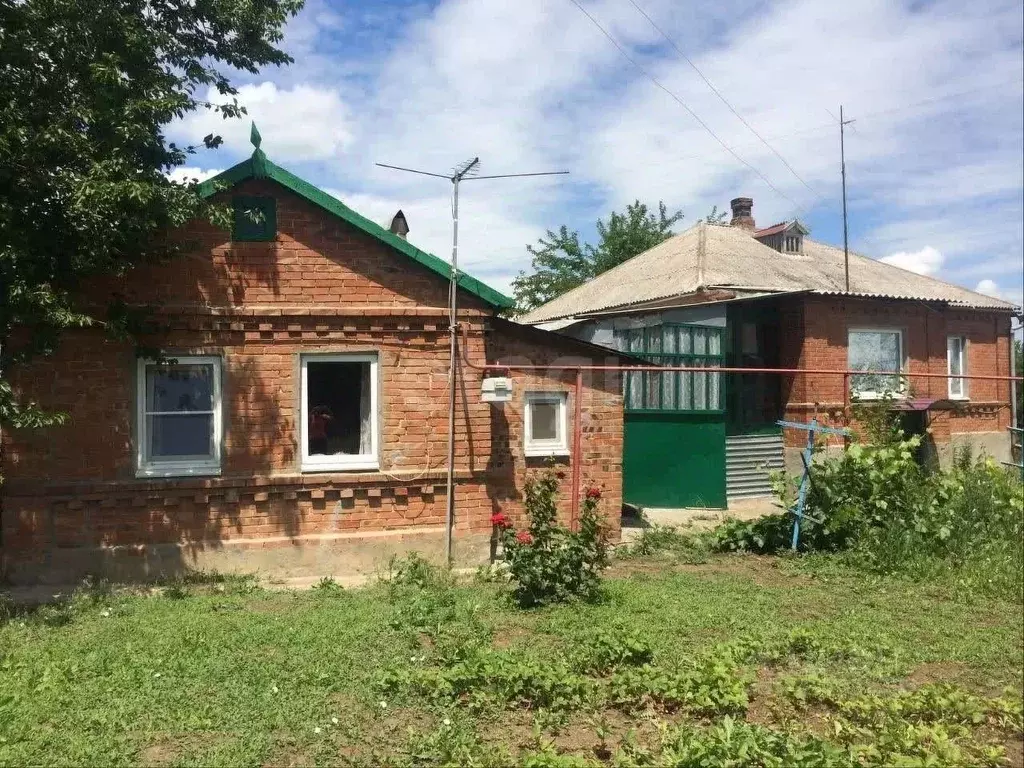 Дом в Ростовская область, Мясниковский район, с. Чалтырь ул. 2-я линия ... - Фото 1