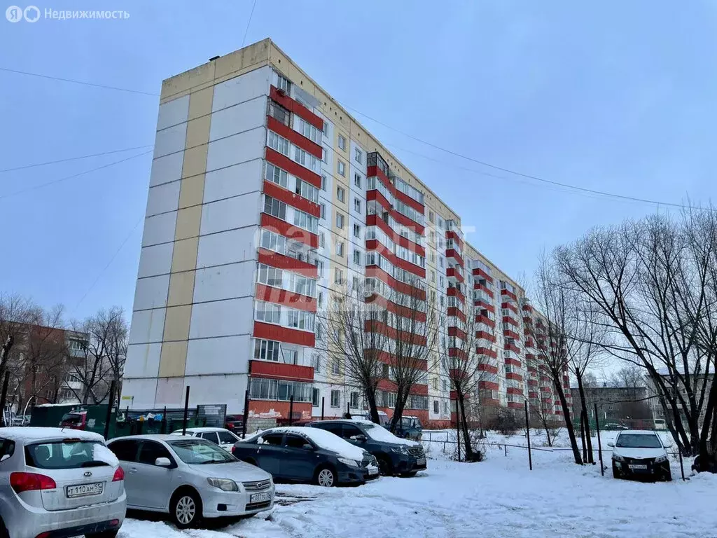 3-комнатная квартира: Омск, улица Малиновского, 10/2 (63 м) - Фото 0