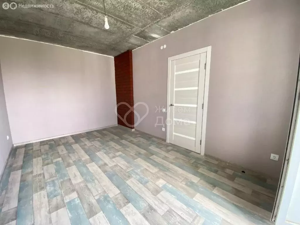 3-комнатная квартира: Волгоград, улица Быстрова, 102 (45 м) - Фото 0