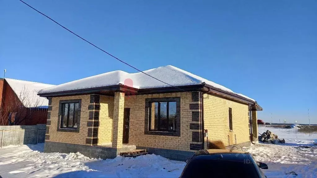 Дом в Белгородская область, Корочанский район, Мелиховское с/пос, с. ... - Фото 1