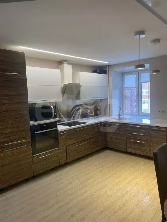 3-к кв. Тюменская область, Тюмень ул. Газопромысловая, 6 (117.9 м) - Фото 1