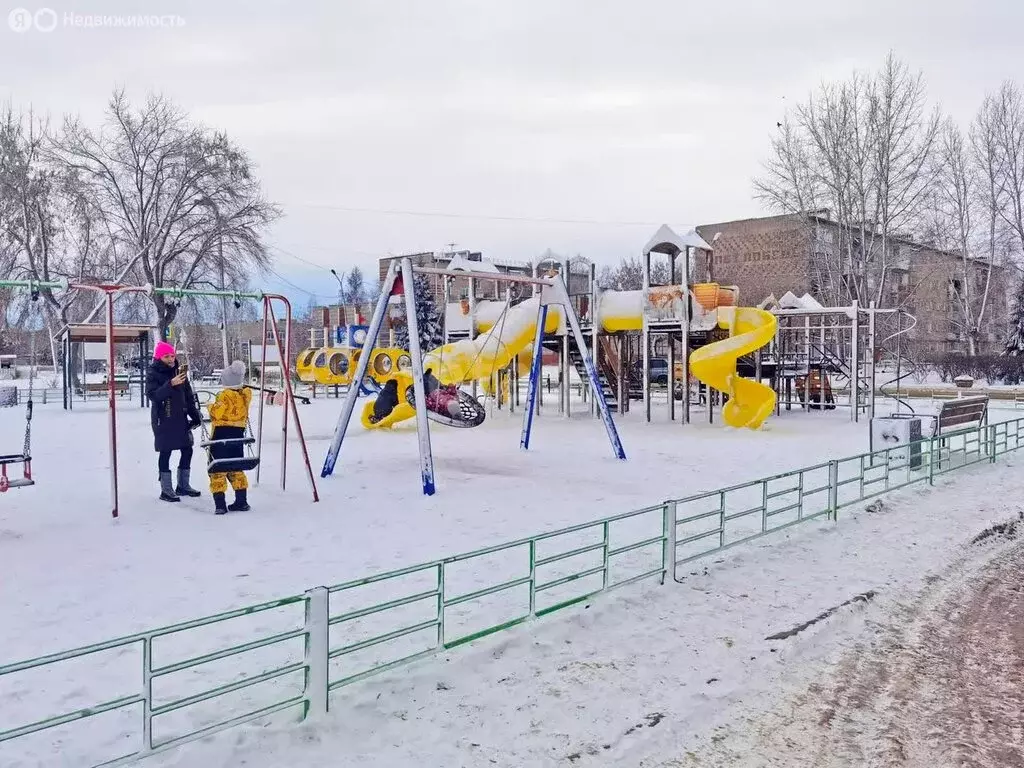 3-комнатная квартира: Омск, улица Василия Маргелова, 289 (63 м) - Фото 2