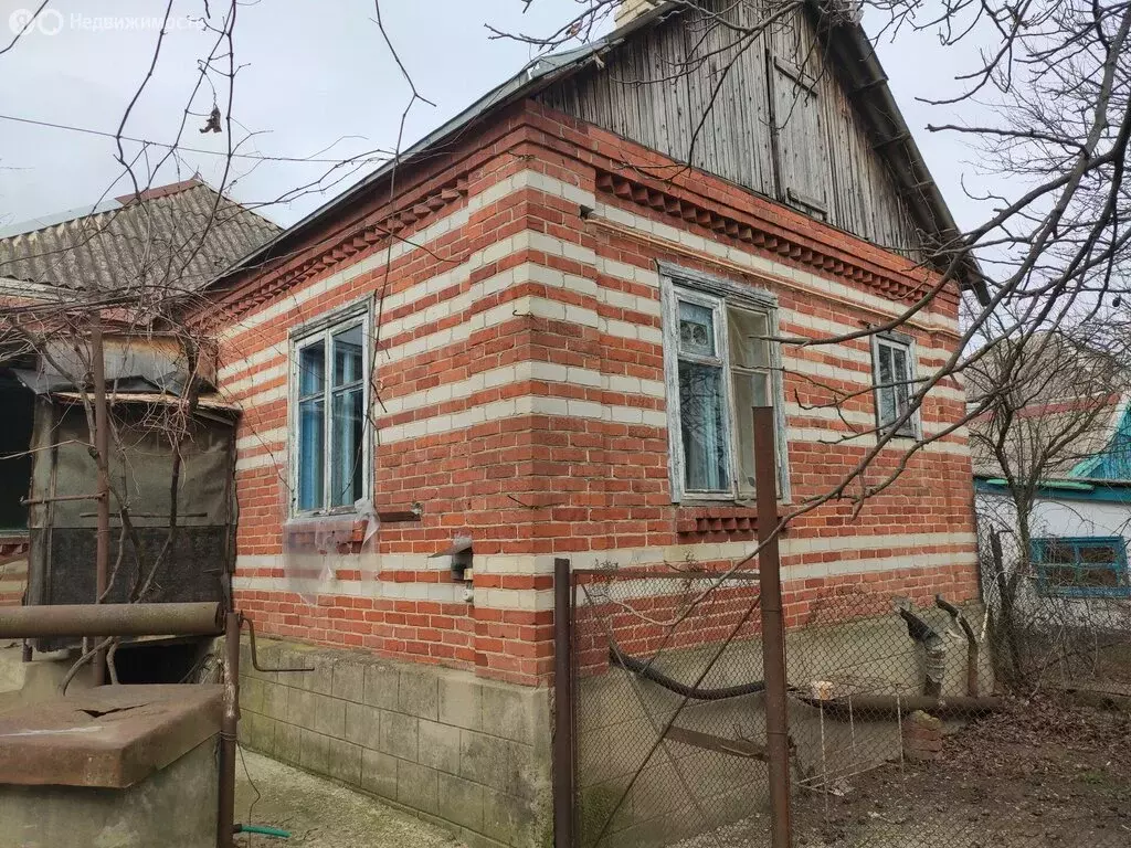 Дом в посёлок городского типа Ахтырский, улица Свободы (85 м) - Фото 0