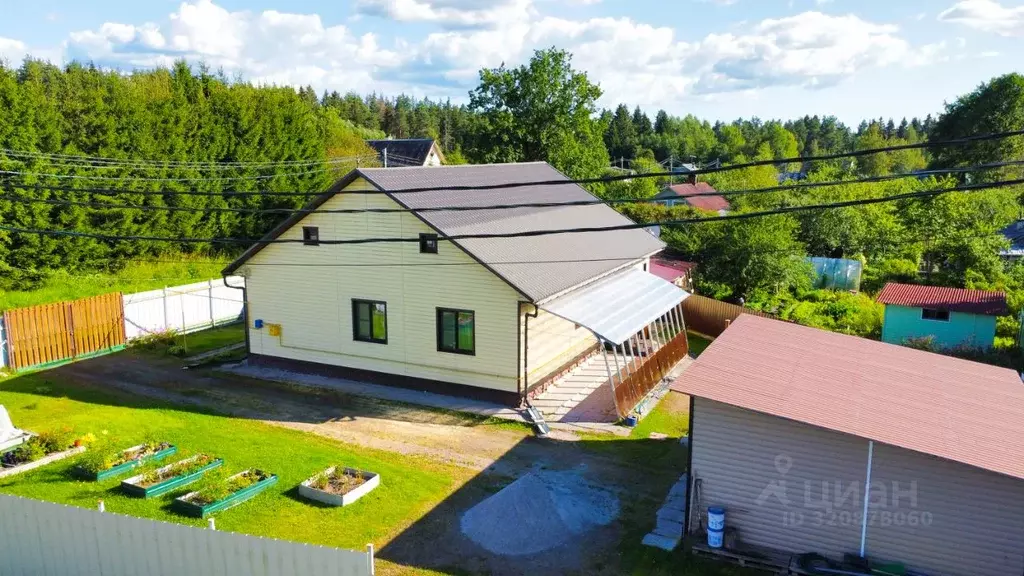 Дом в Ленинградская область, Выборгский район, Рощинское городское ... - Фото 1