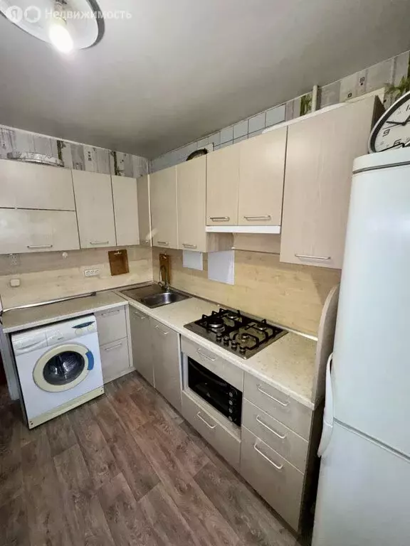 3-комнатная квартира: Красноуфимск, улица Куйбышева, 57 (60.6 м) - Фото 2