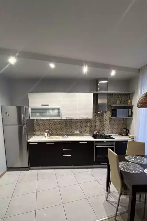 2-к кв. Омская область, Омск просп. Комарова, 15 (63.0 м) - Фото 1