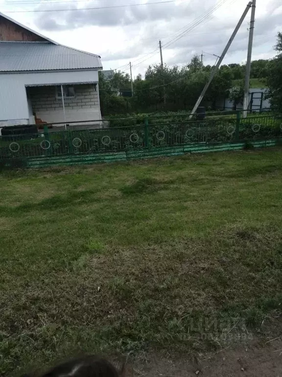 Дом в Саратовская область, Петровский район, Пригородное муниципальное ... - Фото 0