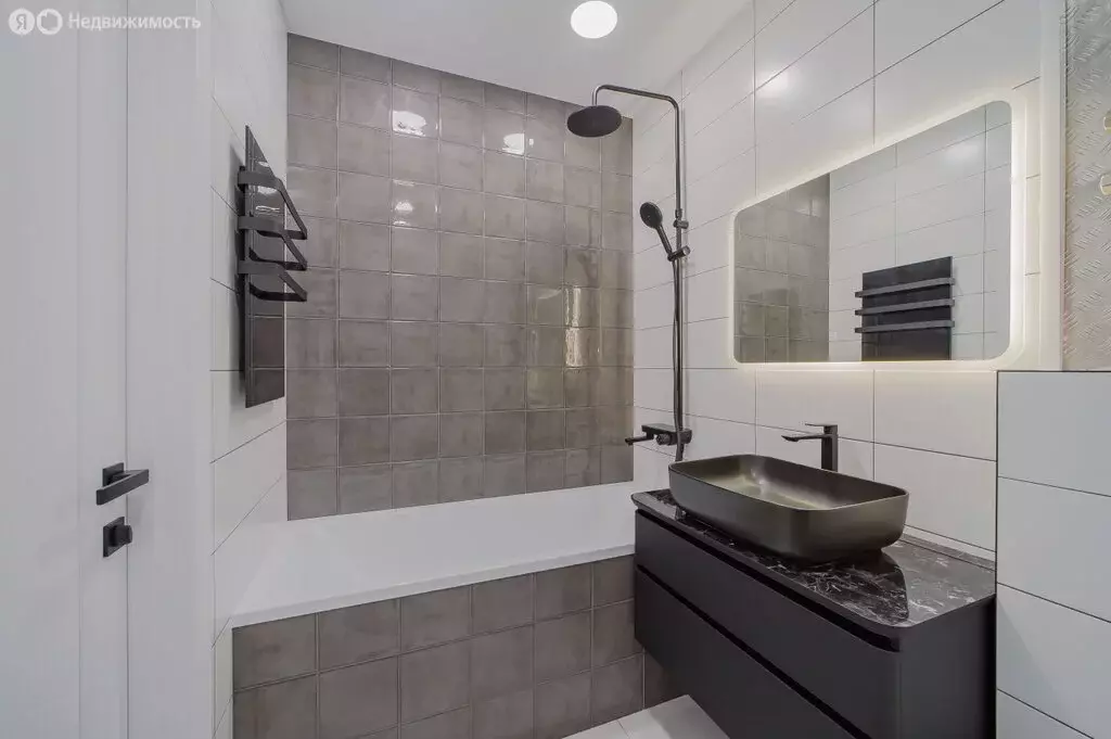 3-комнатная квартира: Екатеринбург, улица Мельникова, 20 (84 м) - Фото 1