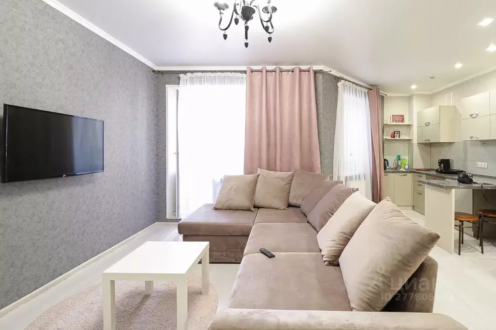 1-к кв. Татарстан, Казань ул. Рауиса Гареева, 100 (37.0 м) - Фото 0
