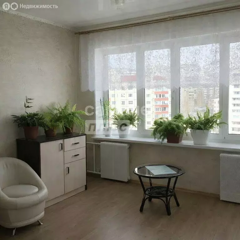 3-комнатная квартира: Уфа, улица Юрия Гагарина, 1 (72.3 м) - Фото 2