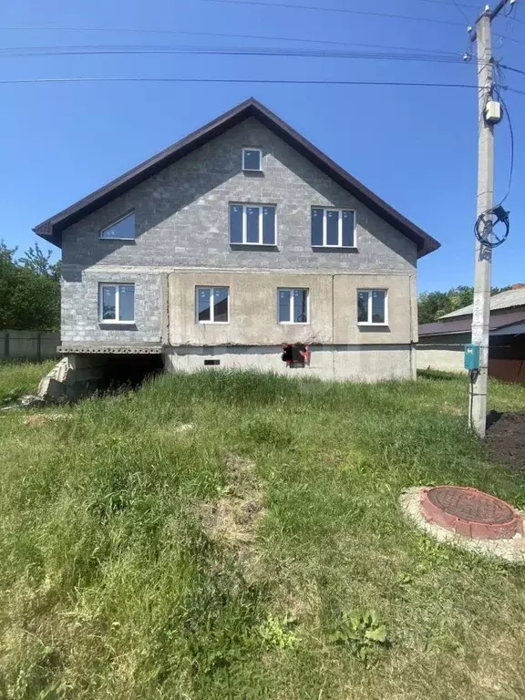 Дом в Белгородская область, Белгород пер. 1-й Лопанский, 6 (260 м) - Фото 1