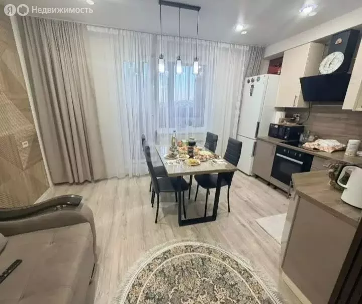 2-комнатная квартира: Миасс, Уральская улица, 82 (56.2 м) - Фото 1