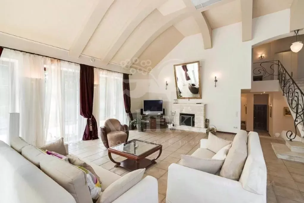 Дом в Московская область, Одинцовский городской округ А-106, 13-й км ... - Фото 1