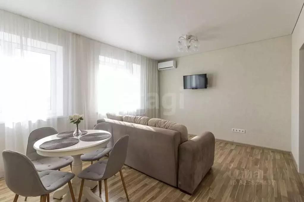 2-к кв. Тюменская область, Тюмень ул. Мельникайте, 38 (65.1 м) - Фото 1