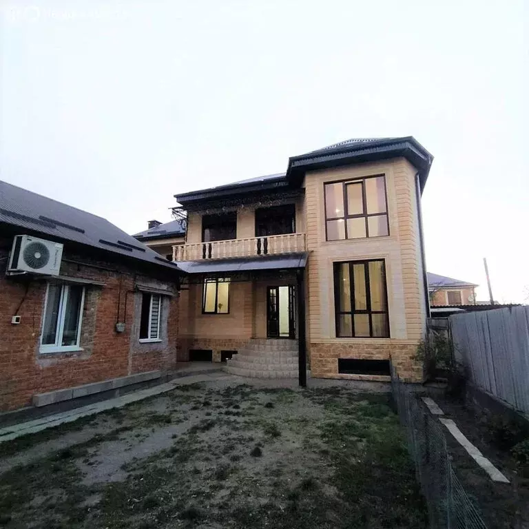 Дом в Владикавказ, улица Ушинского, 52 (190 м) - Фото 0