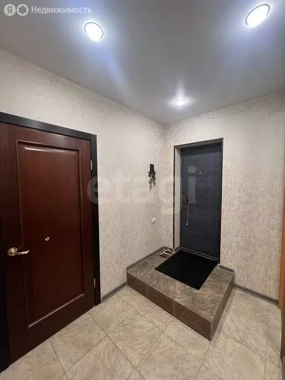 3-комнатная квартира: Омск, улица Сулеймана Стальского, 3 (62.2 м) - Фото 1