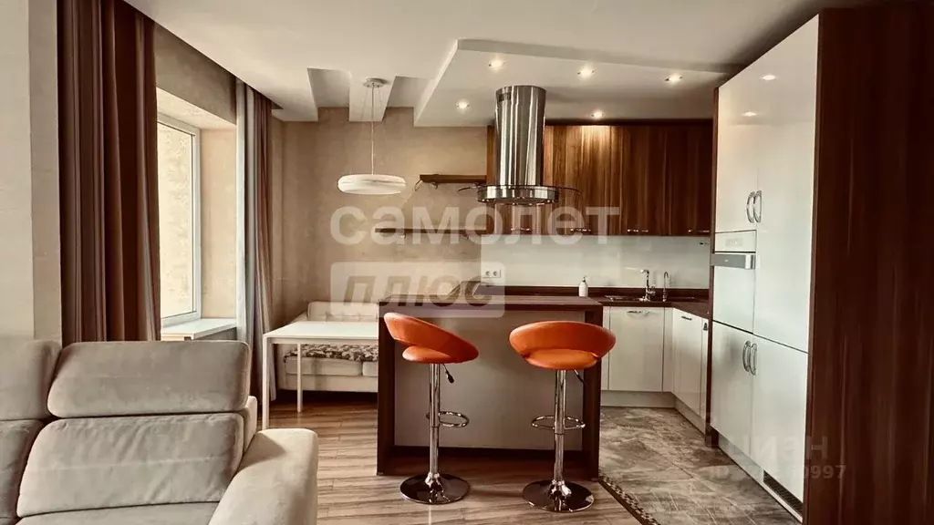 Студия Челябинская область, Челябинск ул. Братьев Кашириных, 12в (49.4 ... - Фото 1