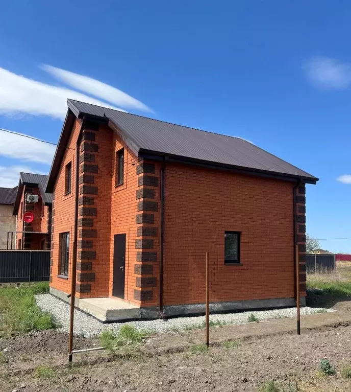 Дом в Астраханская область, Приволжский район, с. Растопуловка ... - Фото 1